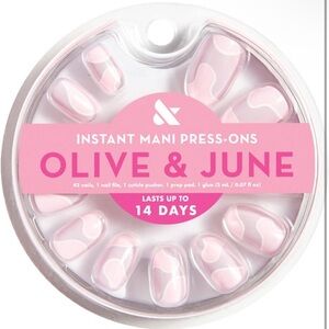 GROOVY SWIRL | Olive & June | Instant Mani Press-On Nails (Glue) Short, Round